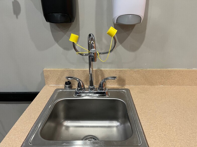 More Photos Of 1719 W 18th St, Chicago Storefront Retail Residential For Lease