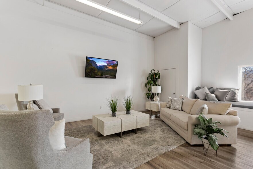 More Photos Of 3041 Pennsylvania Ave, Ogden Showroom For Sale