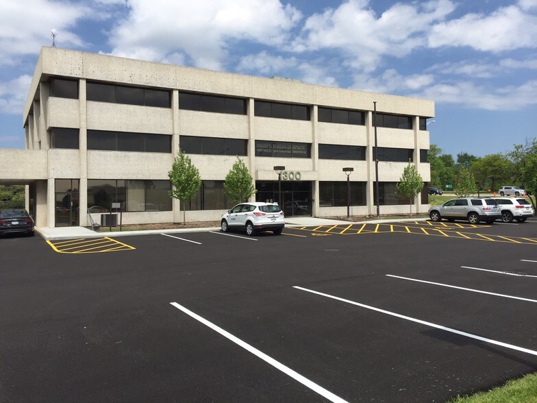 More Photos Of 1300 Greenbrook Blvd, Hanover Park Office For Sale
