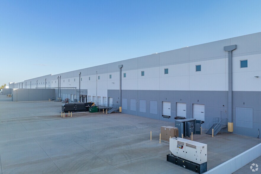 More Photos Of 575 S 143rd Ave, Goodyear Warehouse For Lease