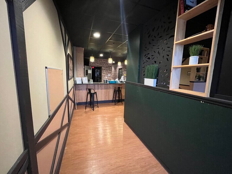 More Photos Of 2306-2332 Hassell Rd, Hoffman Estates General Retail For Sale