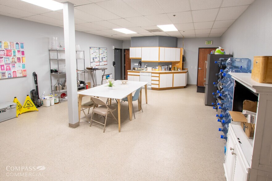 More Photos Of 2491 NE Twin Knolls Dr, Bend Light Manufacturing For Lease