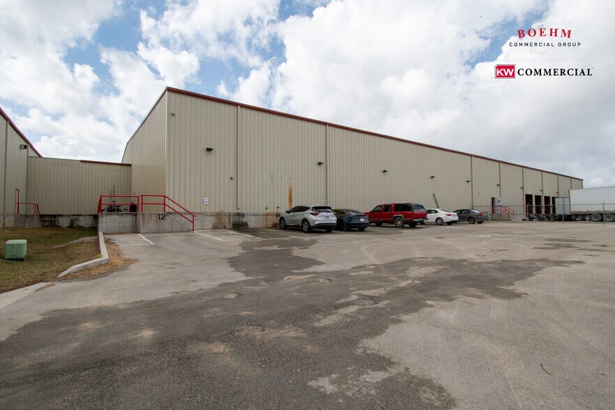 More Photos Of 109 Lupita Circle, Del Rio Distribution For Lease