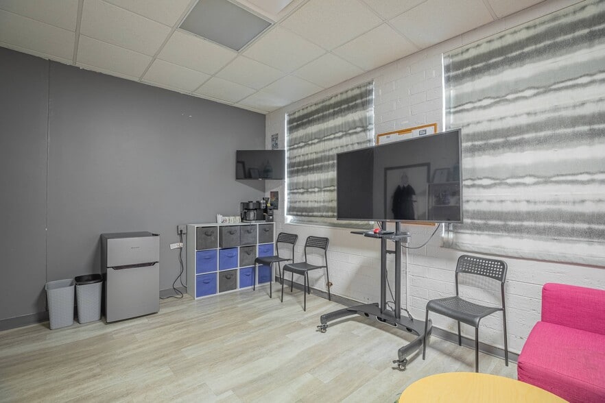 More Photos Of 48 Griffin St, McDonough Storefront For Sale