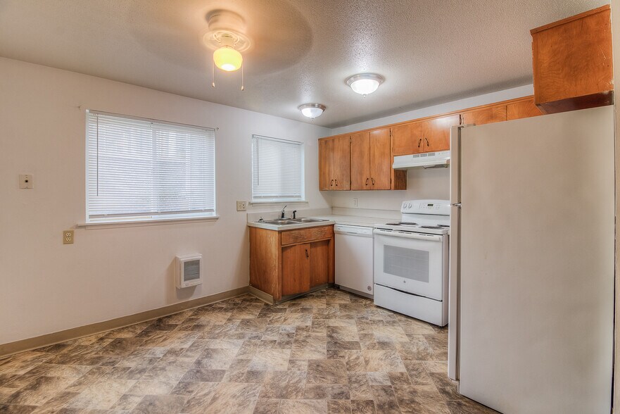 More Photos Of 8-10 S 11th Ave, Yakima Apartments For Sale