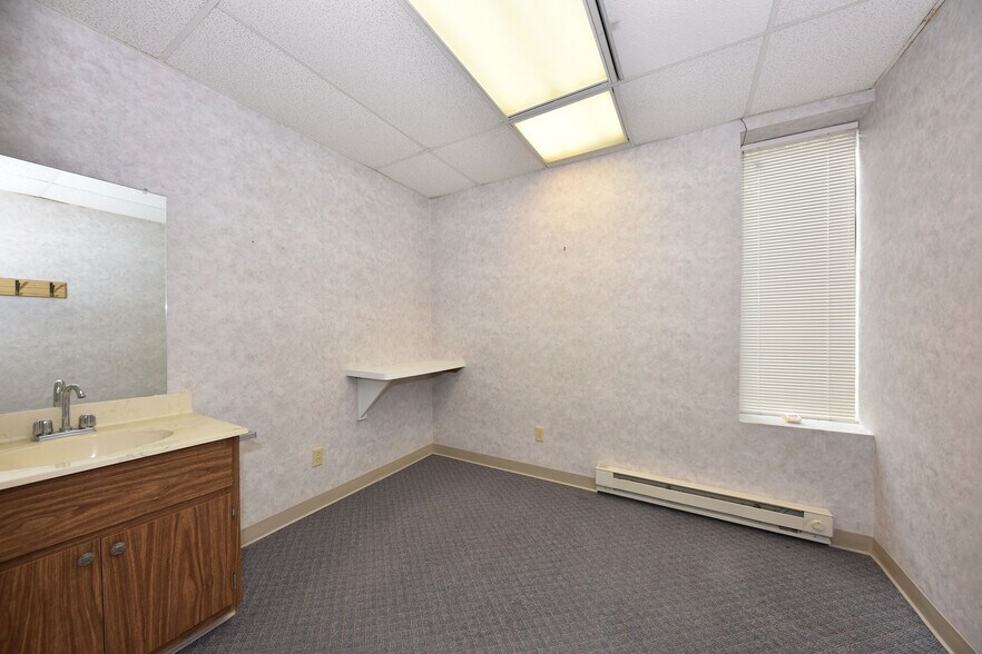 More Photos Of 7400 W Brown Deer Rd, Milwaukee Office For Sale