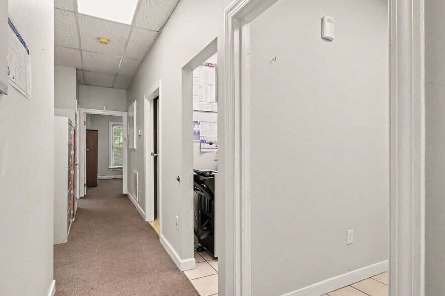 More Photos Of 8407 Richmond Hwy, Alexandria Storefront For Sale