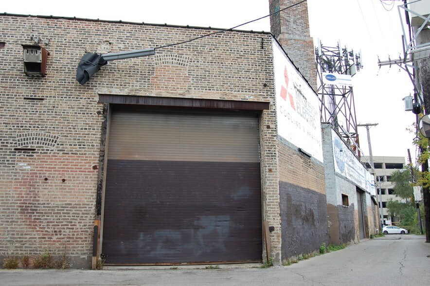 More Photos Of 2700 N Campbell Ave, Chicago Warehouse For Lease