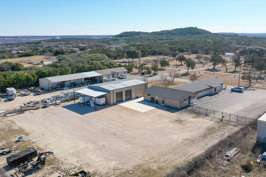 More Photos Of 320 Southland Dr, Burnet Office For Sale