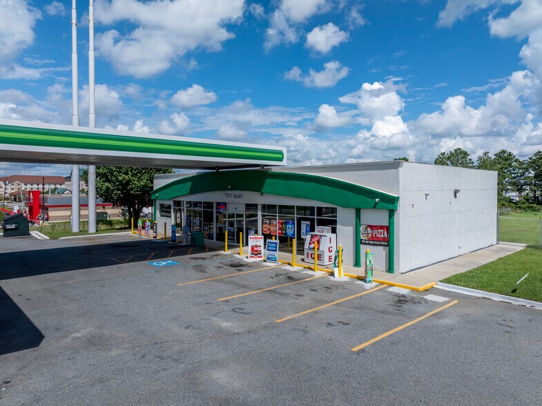 More Photos Of 805 7th St W, Tifton Service Station For Sale