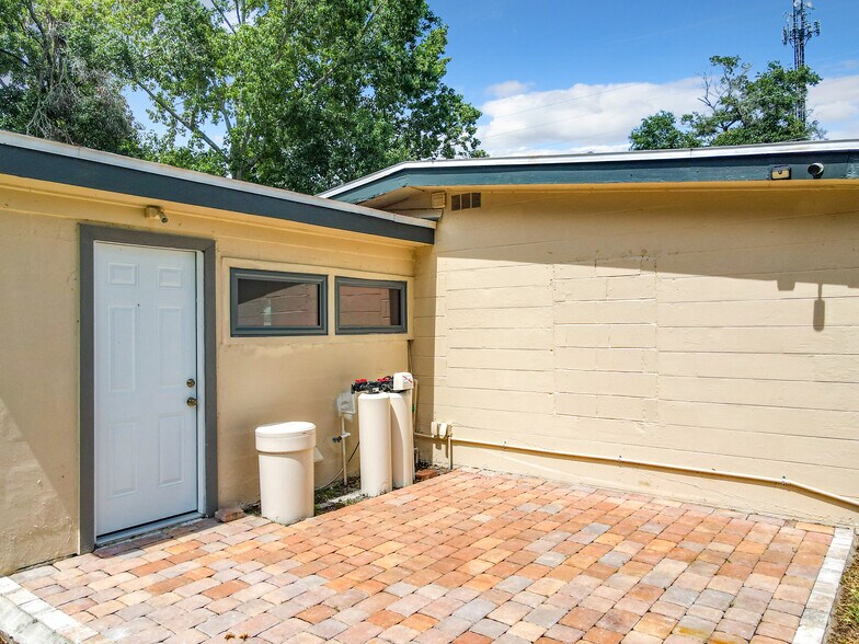 More Photos Of 1906 Murdock Blvd, Orlando Office For Lease