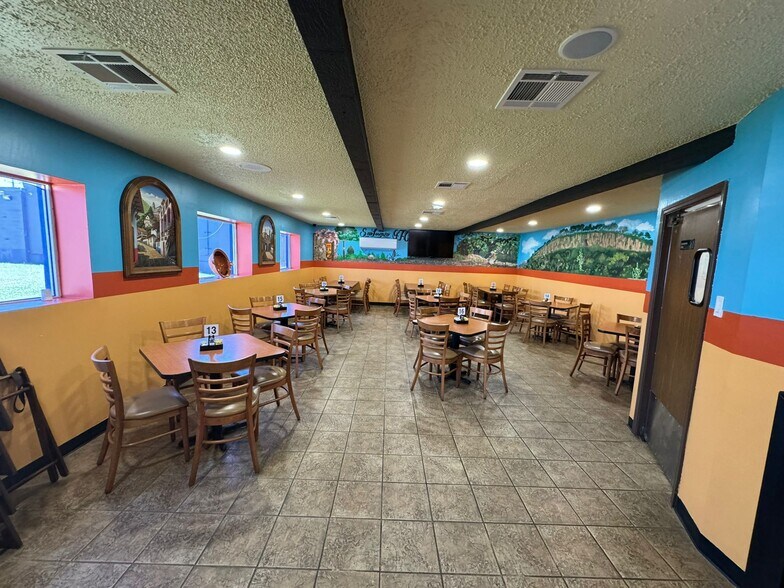 More Photos Of 1410 1st St E, Humble Restaurant For Sale
