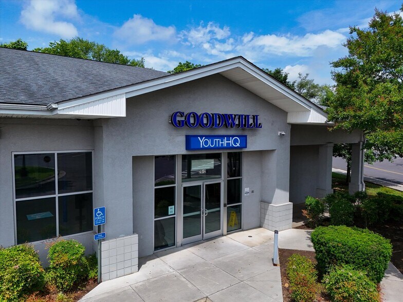 More Photos Of 2502 Melrose Ave NW, Roanoke Storefront Retail Office For Lease