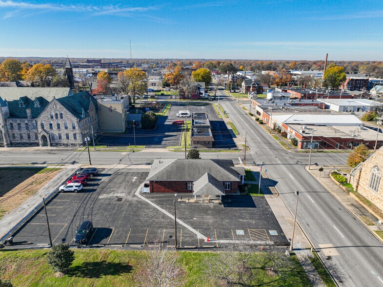 More Photos Of 630 Jefferson St, Paducah Office For Sale