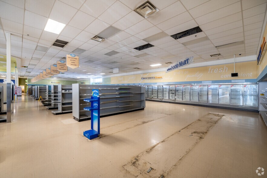 More Photos Of 1180 N State St, San Jacinto Drugstore For Sale