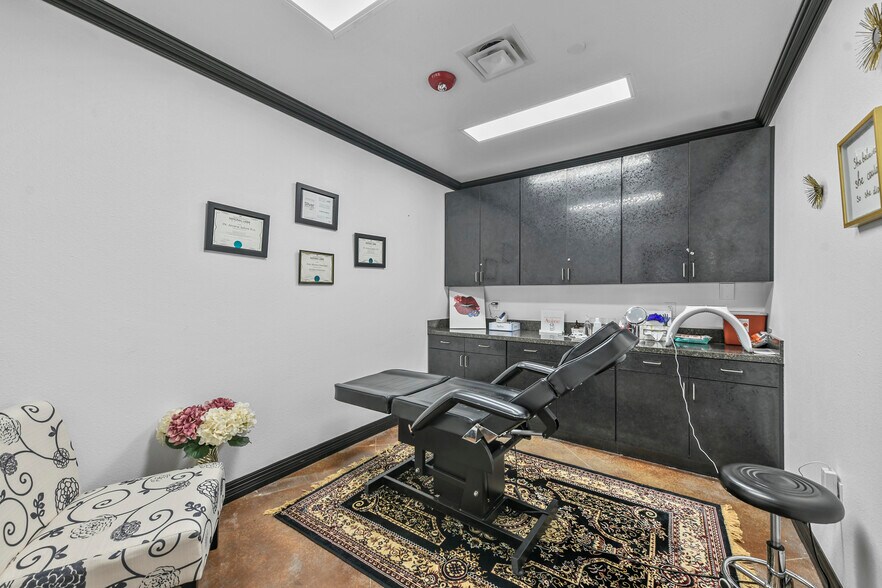 More Photos Of 1651 Justin Rd, Flower Mound Medical For Sale