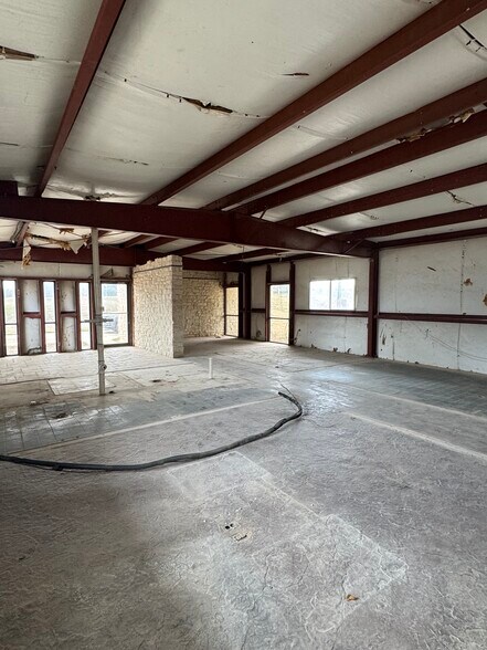 More Photos Of 5902 W State Highway 71, La Grange Industrial For Lease