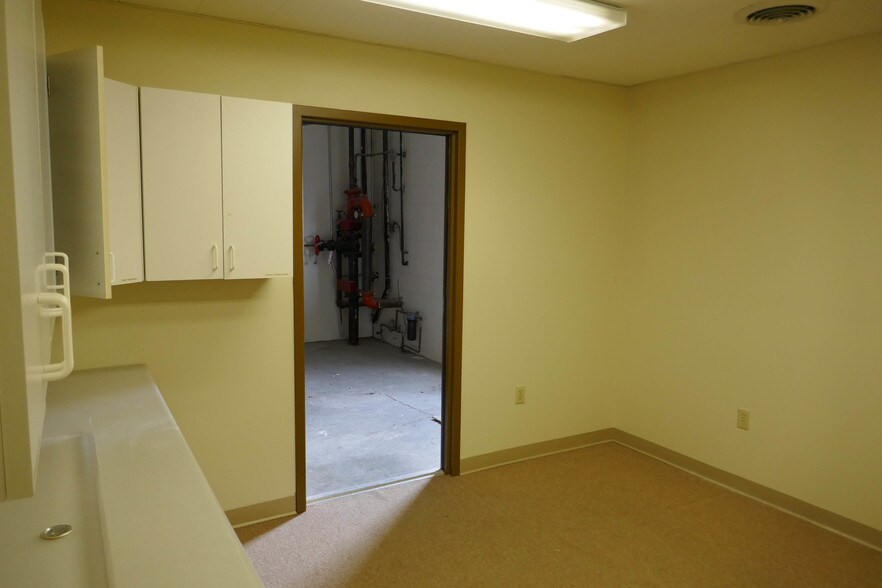 More Photos Of 10427 Cogdill Rd, Knoxville Light Distribution For Lease