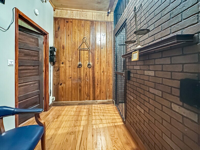 More Photos Of 1505 S Hwy 95A, Cantonment Freestanding For Sale