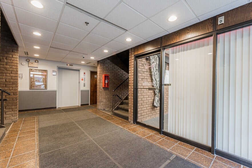 More Photos Of 62 Orland Square Dr, Orland Park Office For Sale