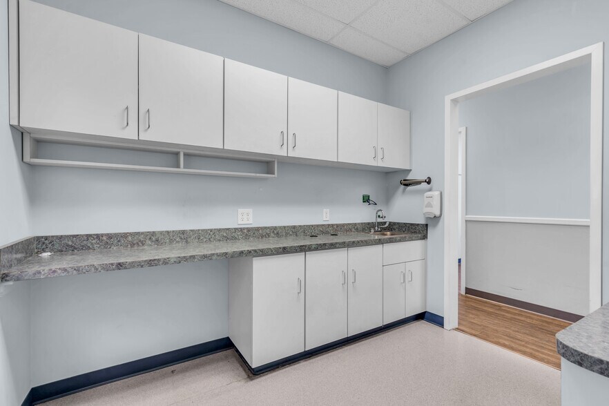 More Photos Of 508 Lakehurst Rd, Toms River Medical For Sale