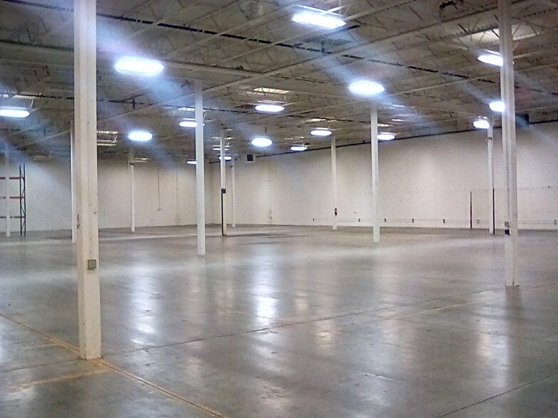 More Photos Of 141-143 N Jonathan Blvd N, Chaska Manufacturing For Lease