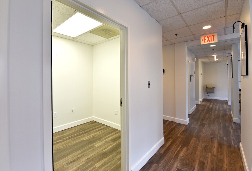 More Photos Of 13895 Hedgewood Dr, Woodbridge Medical For Lease