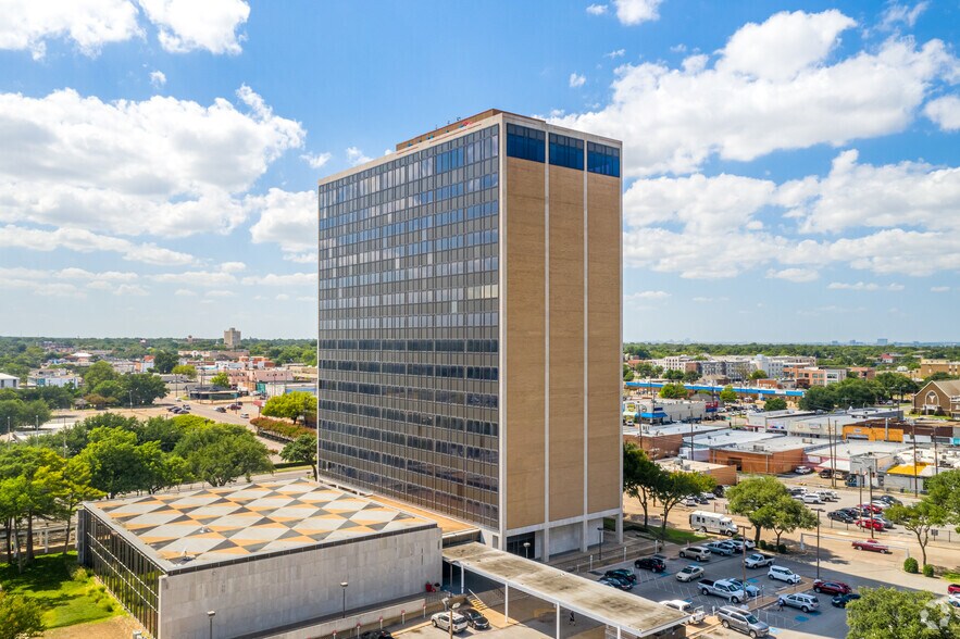 More Photos Of 400 S Zang Blvd, Dallas Office For Lease