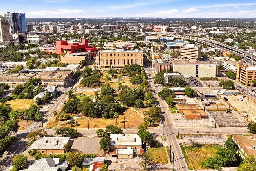 More Photos Of 420 Baltimore Ave, San Antonio Office For Sale