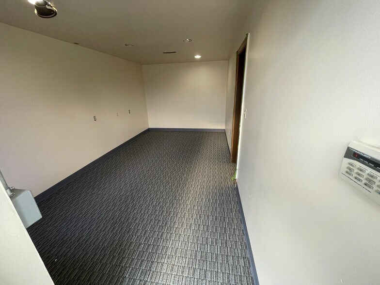 More Photos Of 59 Ecorse Rd, Ypsilanti Auto Repair For Sale