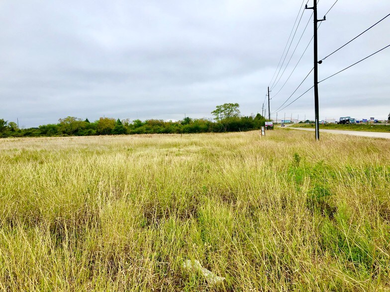 More Photos Of Outlet Center Dr, Sealy Land For Sale