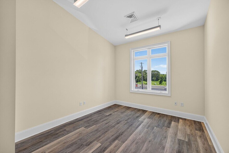 More Photos Of 7627 Market St, Wilmington Office For Lease