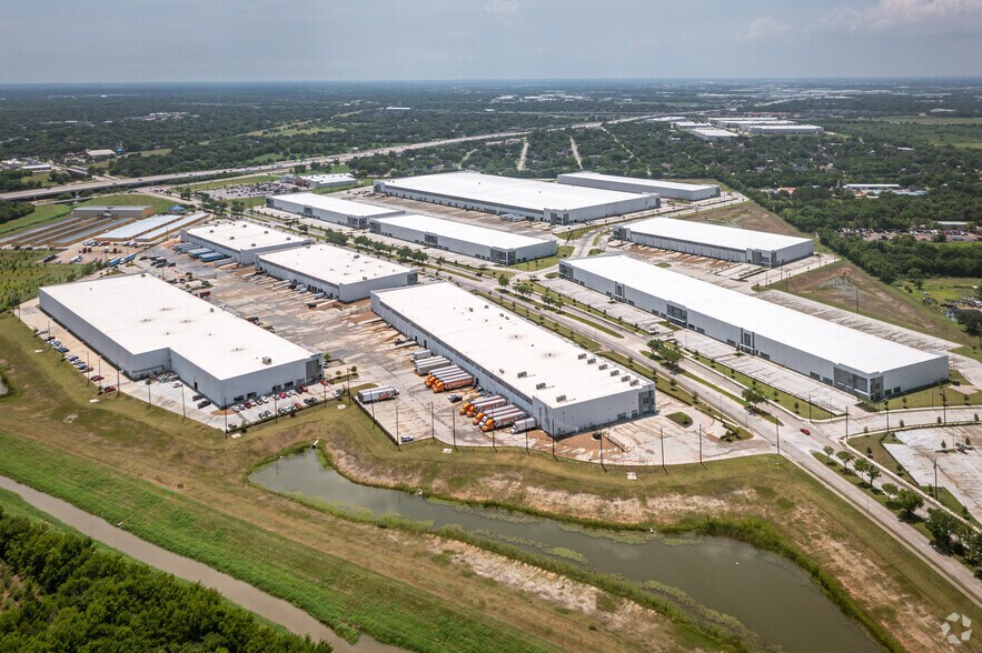 More Photos Of 5615-5890 W Fuqua St, Houston Unknown For Lease