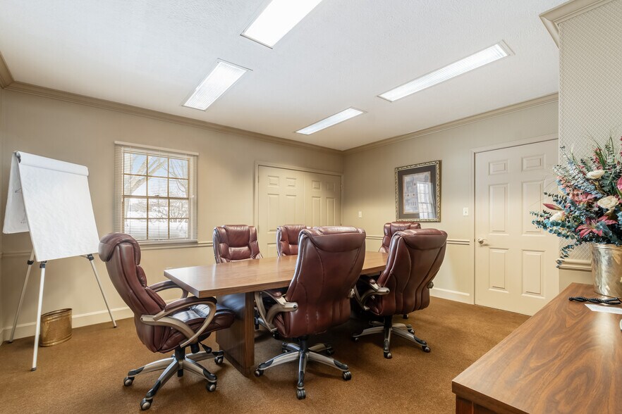 More Photos Of 240 S 4th St, Coshocton Office For Lease