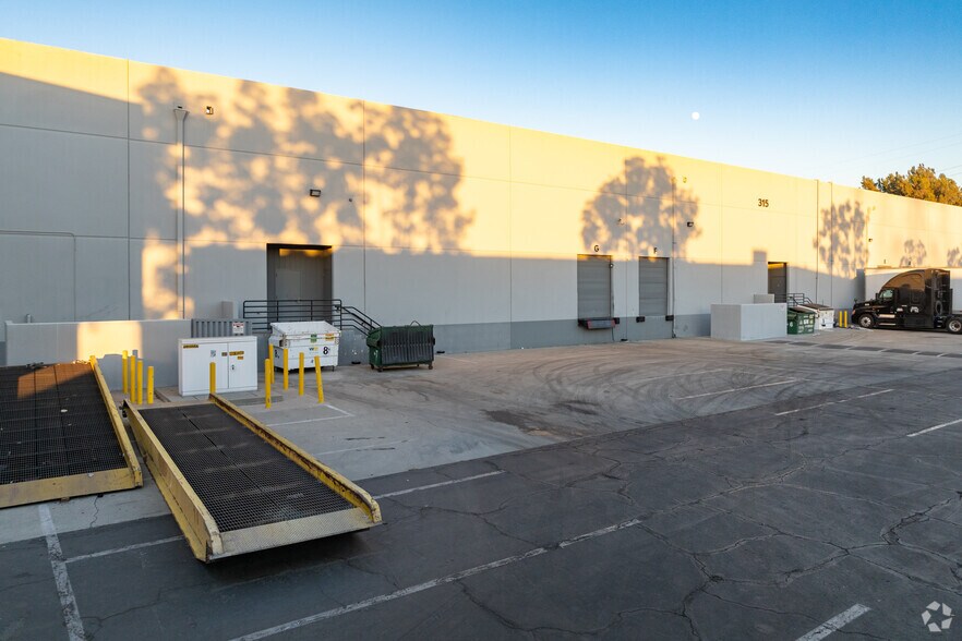 More Photos Of 365 Cloverleaf Dr, Baldwin Park Unknown For Lease