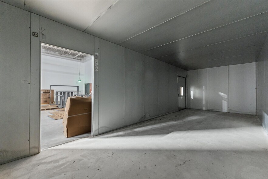 More Photos Of 2651 S Rochester Rd, Rochester Hills General Retail For Lease