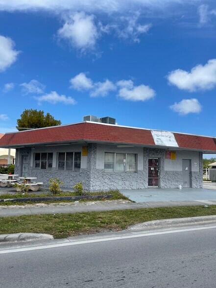 Primary Photo Of 889 Foster Rd, Hallandale Beach Showroom For Sale