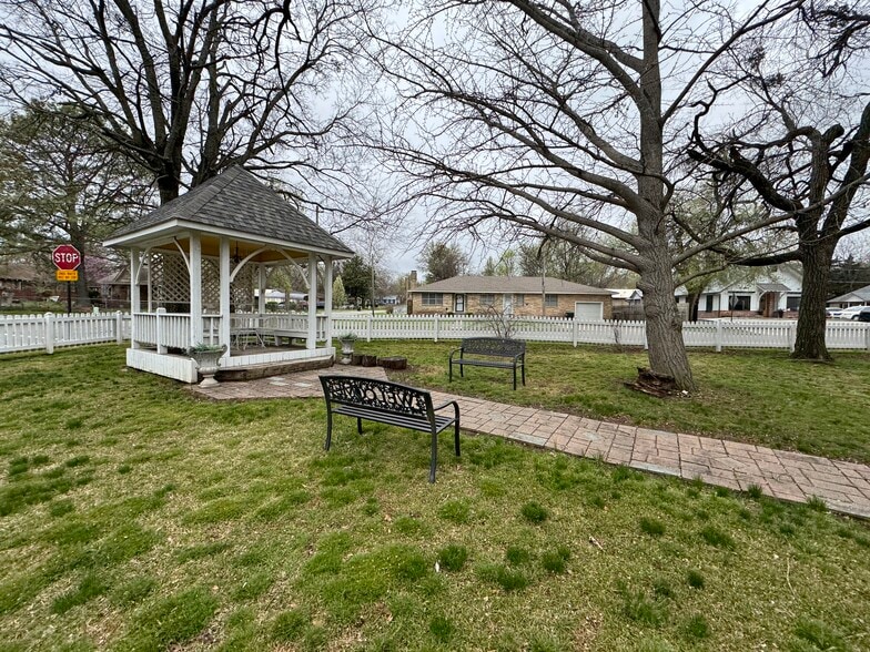 More Photos Of 224 W Chickasaw St, Tahlequah Hospitality For Sale