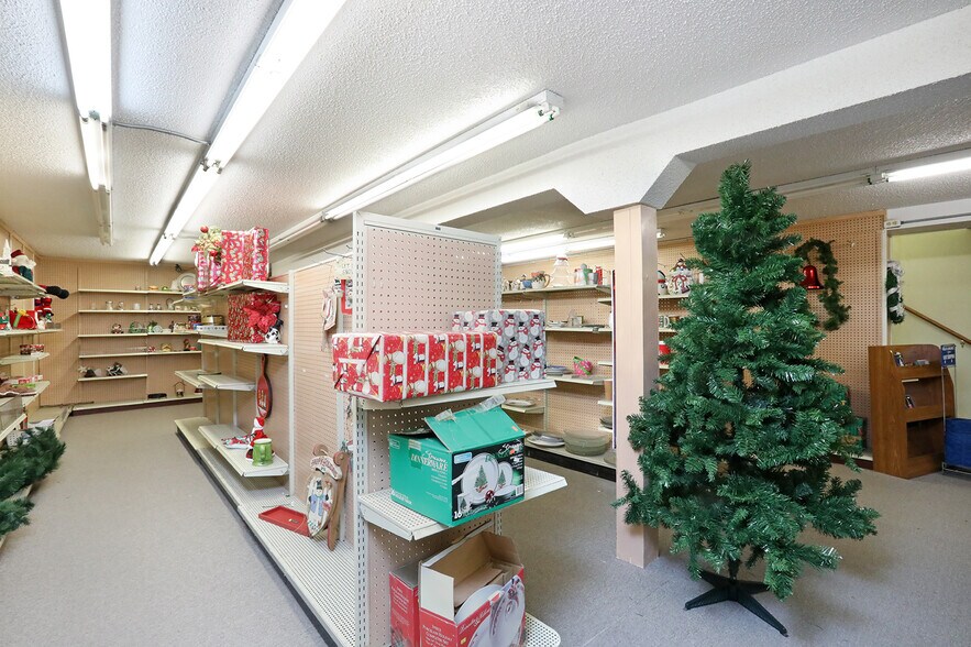 More Photos Of 106 N Wilson Ave, Jefferson Storefront For Sale