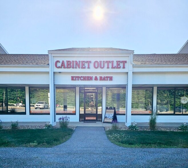 More Photos Of 254 N Broadway, Salem Storefront Retail Office For Sale