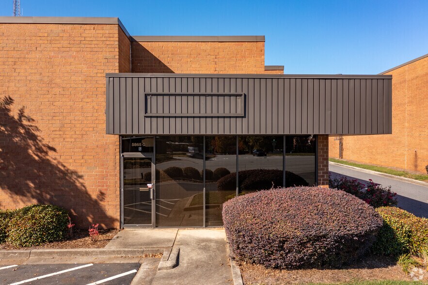 More Photos Of 5865 Oakbrook Pky, Norcross Warehouse For Lease