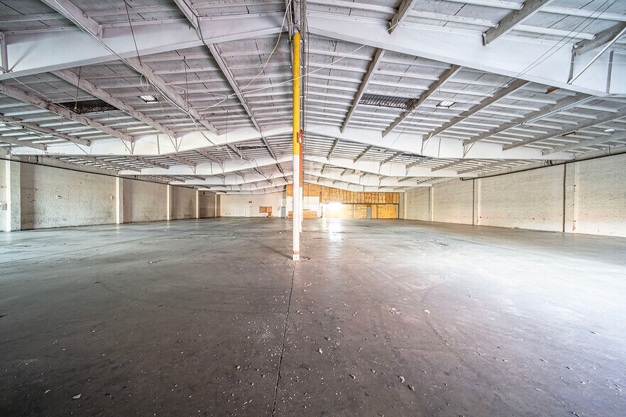 More Photos Of 12828 S Broadway, Los Angeles Warehouse For Sale
