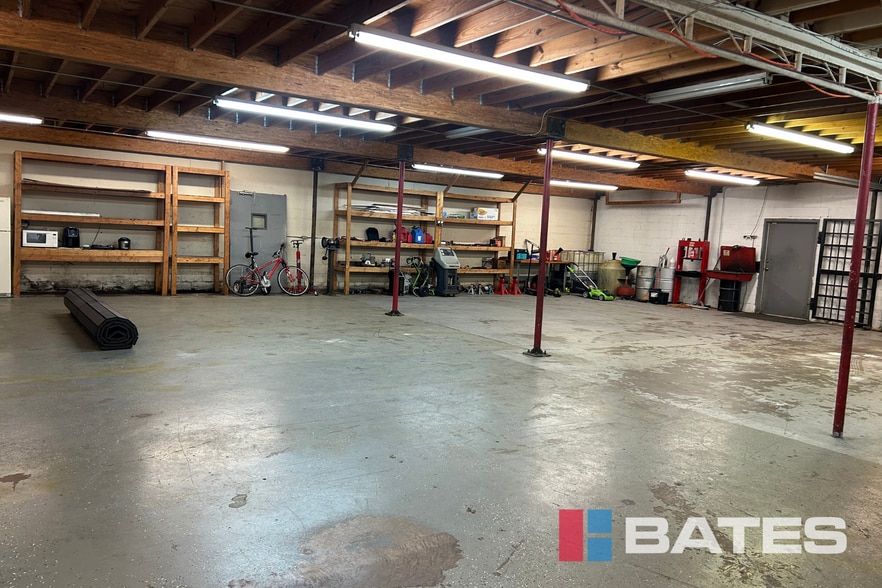 More Photos Of 2921 E Abram St, Arlington Manufacturing For Sale