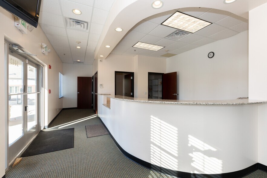 More Photos Of 1446 Merchant Dr, Algonquin Medical For Sale