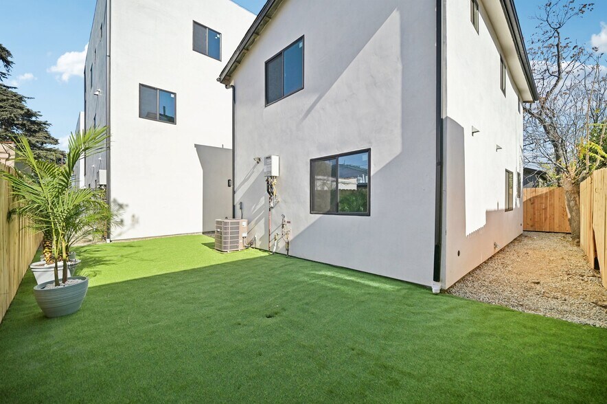 More Photos Of 11314 Martha St, North Hollywood Apartments For Sale