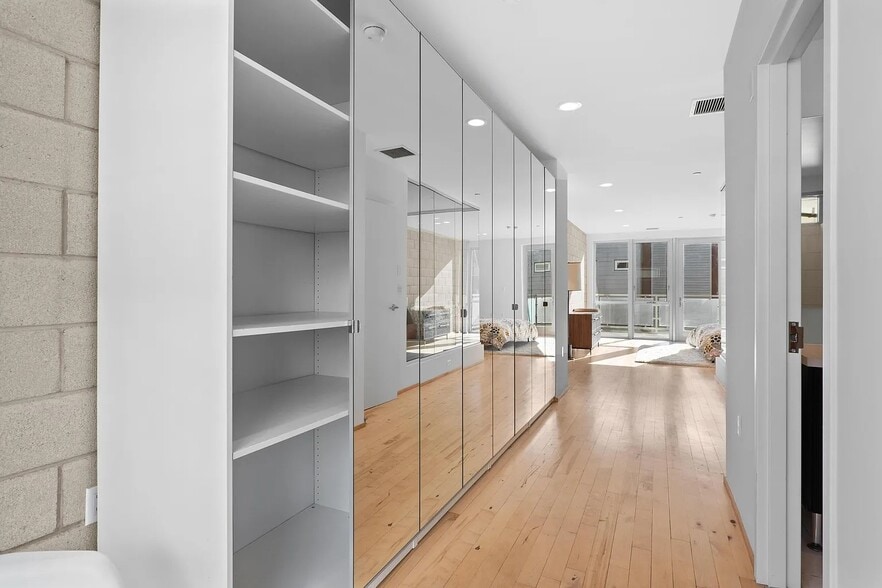 More Photos Of 3450 Cahuenga Blvd W, Los Angeles Office Residential For Sale