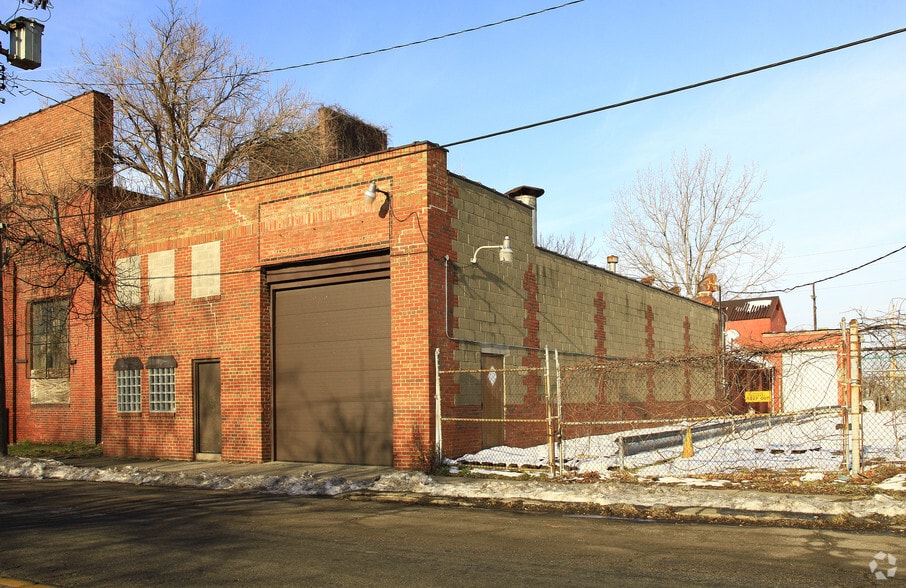 Primary Photo Of 15019 Saranac Rd, Cleveland Manufacturing For Sale