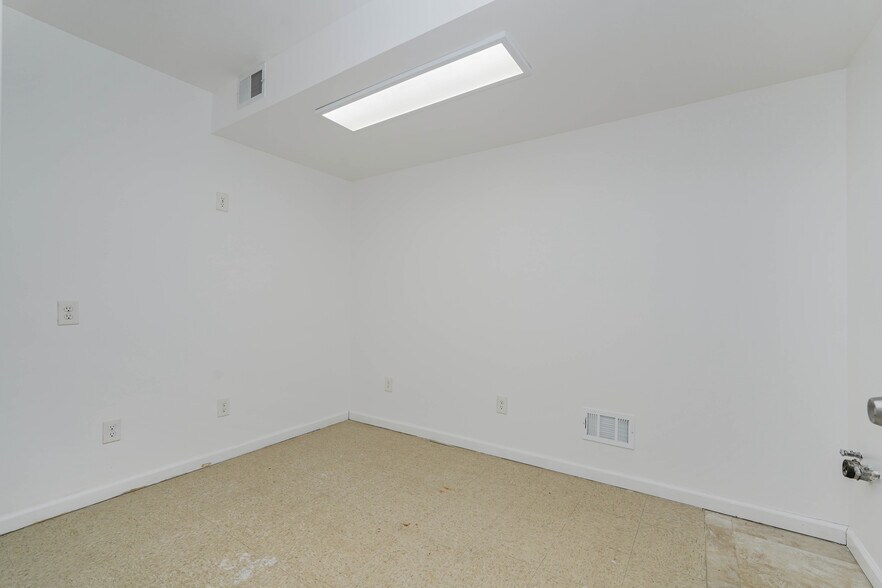 More Photos Of 1330-1332 Rockland Ave, Staten Island Medical For Lease