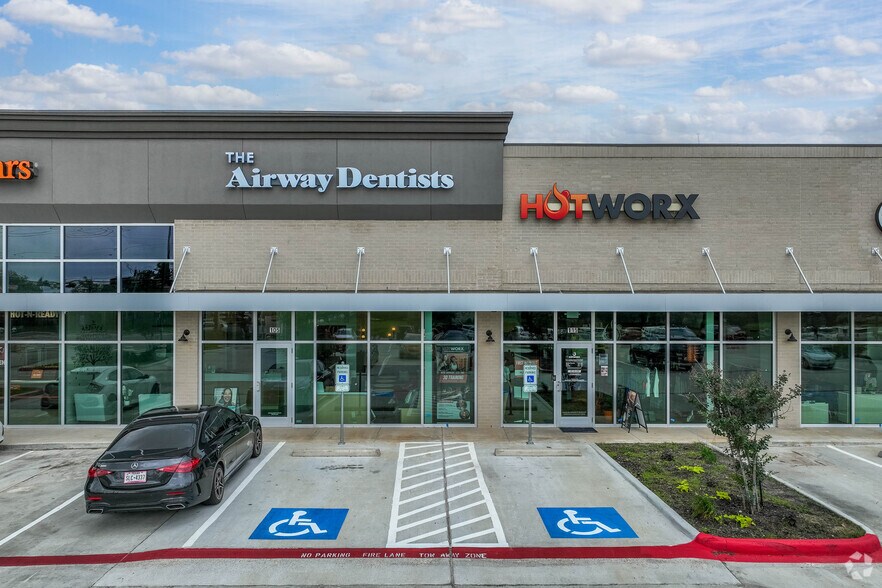 More Photos Of 501 S Friendswood Dr, Friendswood Storefront Retail Office For Lease