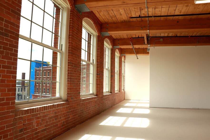 165 Thorndike St, Lowell, MA 01852 Lofts/Showrooms For Lease
